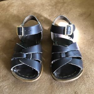 Saltwater Sandals size 6